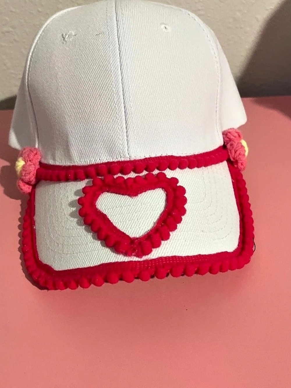 White & Pink Heart Trim Hat Like New
